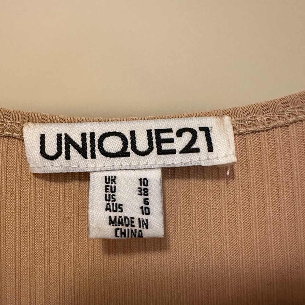Women’s Dress - Picture 3 of 4